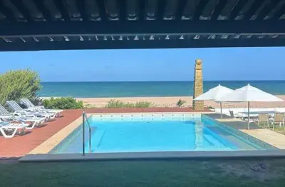 Imperdível: casa mobiliada para locação em condominio interlagos, 4 suítes, piscina, frente mar