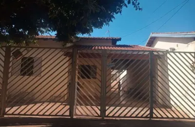 Otima casa de 2 dormitorios com edicula no fundo residencial caetano