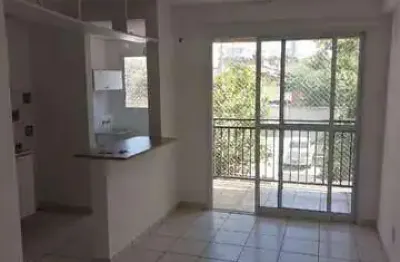 Otimo apartamento de 2 dormitorios uma vaga, sacada com toldo e tela proteção nas janelas