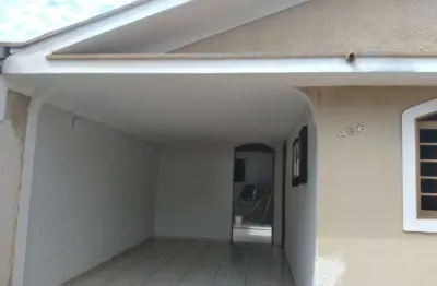 Excelente cas de 2 dormitorios com garagem para 2 carros e edicula