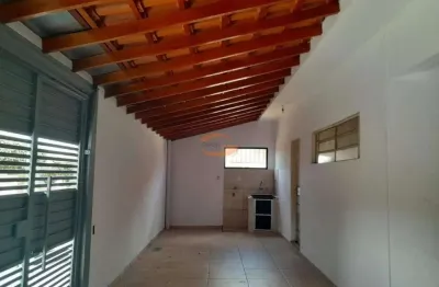 Casa com 2 dormitórios no residencial bosque da felicidade
