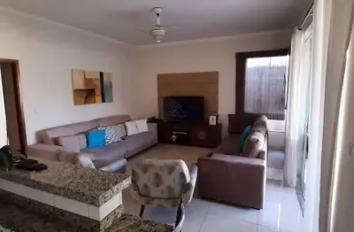 Casa com 3 quartos à venda na João Batistela, 1088, Centro, Guararapes