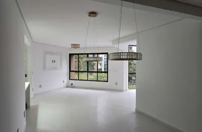 Apartamento reformado com 3 dormitórios sendo 1 suíte e 2 vagas