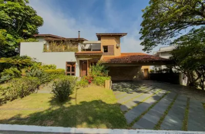 Casa à venda no Residencial 05 de Alphaville com 3 suítes e piscina