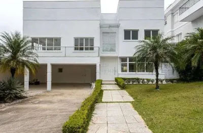 Casa com Vista para Mata no Alphaville Residencial 8 – 800m² e Lazer Completo