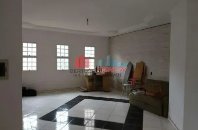 Casa para vender em valinhos,próximo a apae,com 03 quartos sendo 01 suíte,semi nova,com construção nos fundos também.