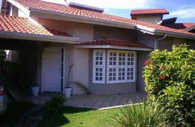 Casapara vender em valinhos no condomínio oruam,com 03 quartos sendo 01 suíte,escritório reversível para mais uma ssíte,lavabo,salas,piscina.