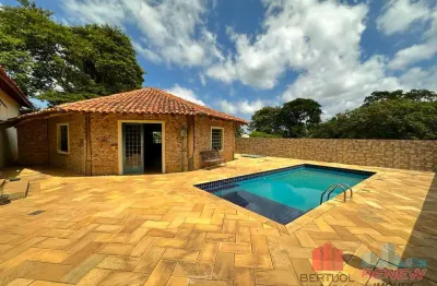 Casa à venda em Vinhedo no bairro Caixa D Agua, localizada em uma região que oferece tranquilidade e contato com a natureza