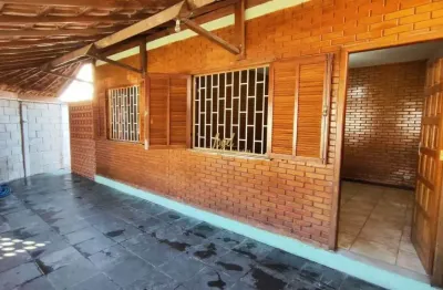 Bairro industrial - casa linear 2/4 (1 suíte) - todos cômodos amplos - excelente quintal - terreno com excelente tamanho