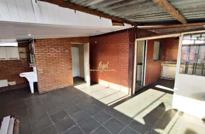Mariano procópio - casa sobrado 3/4 - amplo terraço - localização privilegiada (centro do bairro)