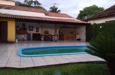 Casa com excelente terreno própria para construção de prédio