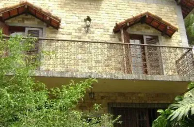 Casa em cond. alto - 173,83m² - lazer completo no cond., 6qtºs (1ste), garagem.
