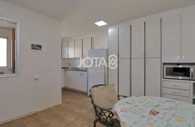 Apartamento com 4 quartos para alugar na Avenida República Argentina, 755, Água Verde, Curitiba