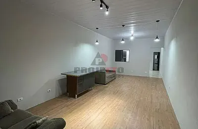 Sobrado encantador com pavimento térreo pronto e estrutura para expansão!