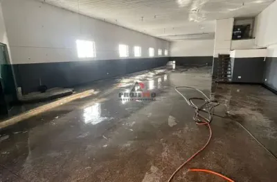 Salão para locação com 350 metros, muito bem localizado.