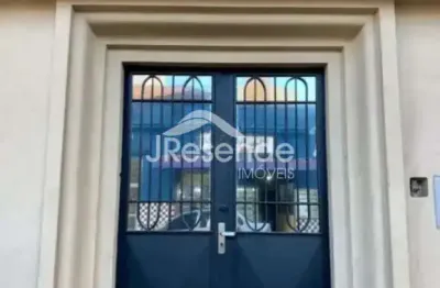 Alugo/vendo apto 1 dormitório, bem localizado, centro, condomínio baixo.