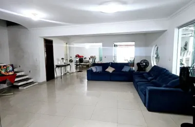 Alugo excelente casa para empresas na batista campos