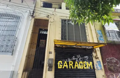 Casa à venda de dois pavimentos com 4/4, sendo 2 suítes, em são brás