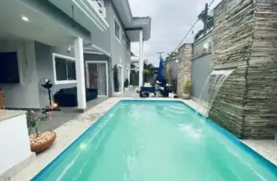Casa Condomínio fechado 280m² 4 quartos sendo 2 suítes Piscina