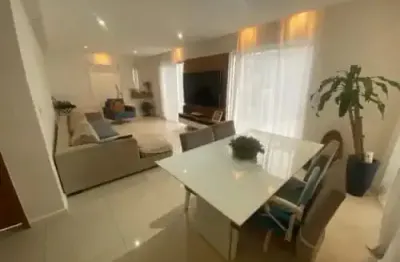 Casa Condomínio fechado 280m² 4 quartos sendo 2 suítes Piscina