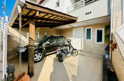 Casa  para venda  com 2 suites, 2 vagas e 1 lavabo  fica no bairro são vicente - itajaí - sc