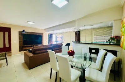 O residencial vivaldi está a menos de 100 metros da praia central, é praticamente um edifício frente mar