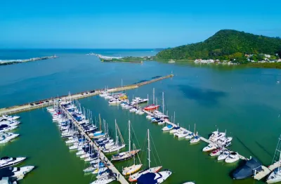 Apartamento no bairro fazenda lauro muller, com frente mar, são 3 dormitórios e 2 vagas