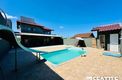 Casa proximo da praia de balneário Piçarras  terreno de 380 metros imovel com 03 quartos e piscina aceita financiamento bancário