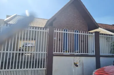 Casa mobiliada com piscina a 450m da avenida itacolomi – balneário piçarras  preço: r$ 790.000,00