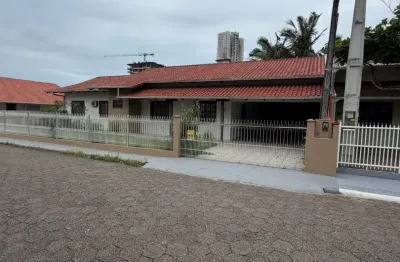 Casa com 2 quartos para alugar na Avenida Nereu Ramos, Centro, Penha