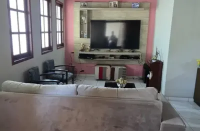Casa térrea no conjunto medice ii 200m², 4 quartos sendo 3 suítes