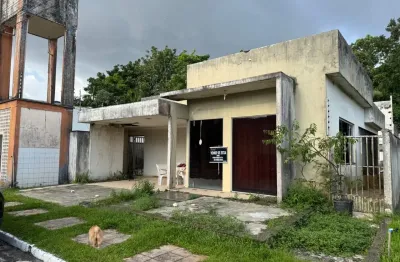 Casa ampla no condomínio eco paradise(precisando de reforma)