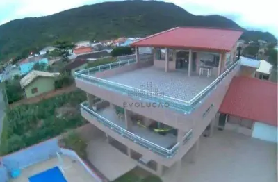 Casa com 03 dorms com suite + 02 kitinetes - ingleses florianópolis/sc