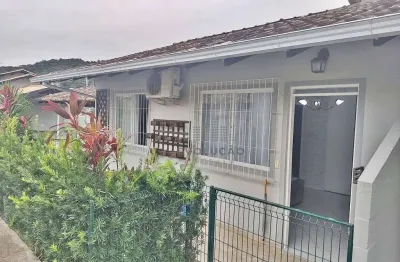 Casa 2 quartos, 1 vaga, lazer - forquilhas - santa catarina