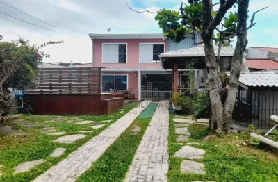 Casa com 03 dorms, 03 banheiros e 05 vagas em barreiros - são josé sc