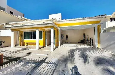 Casa com 4 quartos à venda na Rua Coqueiros, Praia de Fora, Palhoça