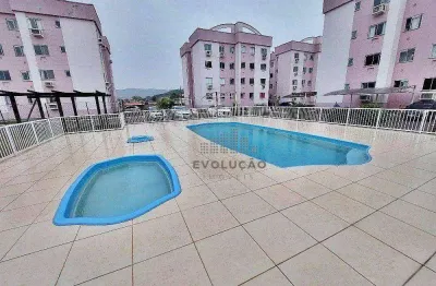 Apartamento oferece 02 dormitórios, sendo um com moveis armários e moveis planejados, sala com 02 ambientes, 01
