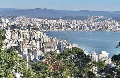Casa com 4 quartos à venda na Rua Margot Ganzo Araújo, Morro da Cruz, Florianópolis