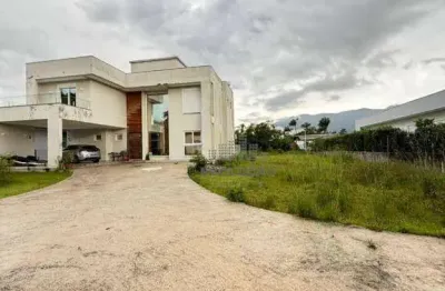 Casa Alto Padrão, 2 pavimentos, 4 Dormitórios, 3 suítes, Condomínio Quinta dos Guimarães