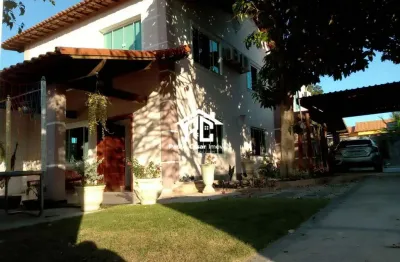Casa à venda na vila capri, araruama-rj: 3 quartos, 2 suítes, 1 sala, 2 banheiros, 3 vagas de garagem, 350m² de área. aproveite!
