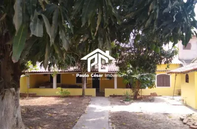 Excelente casa com 02 quartos,  ótima sala, cozinha, banheiro, área de serviço, varandas, garagem, ótima localização. aceita carta de c