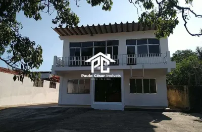 Excelente casa duplex com 04 quartos, sendo 02 suítes, ampla sala, cozinha, banheiro, área de serviço e vaga de garagem para 08 carros, ótimo terreno