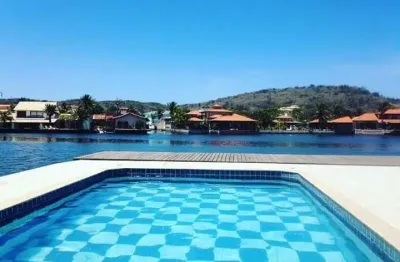 Excelente triplex com acesso privativo ao canal de cabo frio, térreo: sala, cozinha, banheiro; 2º andar: 02 quartos sendo 01 suíte, uma saleta e um ba