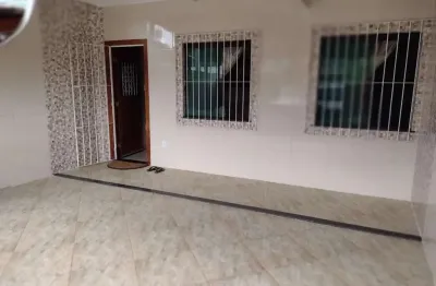 Excelente casa com 02 quartos, sendo 01 suíte, ótima sala, cozinha, banheiro, área de serviço, varanda, garagem, ótima localização, totalmente legaliz