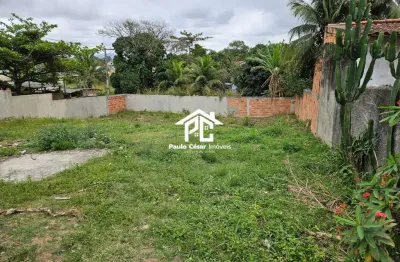 Excelente terreno de esquina todo murado, a 30 metros do asfalto com 470,00m², a 2 km do centro, ótima localização.