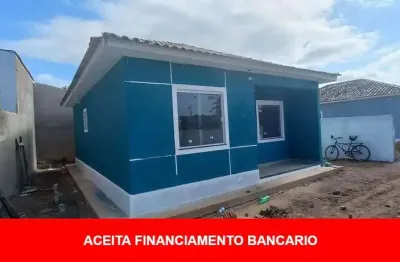 Excelente casa com 02 quartos, sala, cozinha, banheiro social e área de serviço coberta, ótima localização, local tranquilo e de fácil acesso. aceita