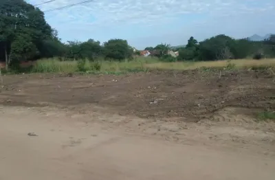 Excelente área com 4.000,00m², medindo 40m de frente por 100m pelas laterais, ótima localização, a 500m do quartel do corpo de bombeiros.