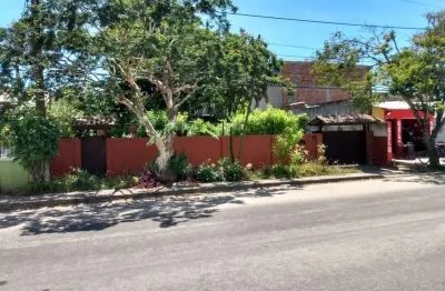 Excelente casa com 03 quartos, sendo 01 suíte, ótima sala, cozinha, banheiro, área de serviço, varandas, garagem, jardim, terreno arborizado, ótima lo