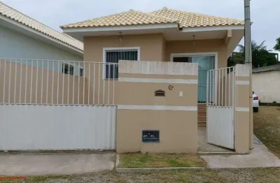 Excelente casa com 02 quartos, sendo 01 suíte, sala com 02 ambientes, cozinha, lavanderia, instalação para ar condicionado nos quartos e na sala