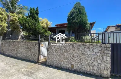 Casa composta por 3 quartos, sendo 3 suítes, escritório, sala ampla com dois ambientes, copa, cozinha ampla, área de serviço coberta, varanda frente e